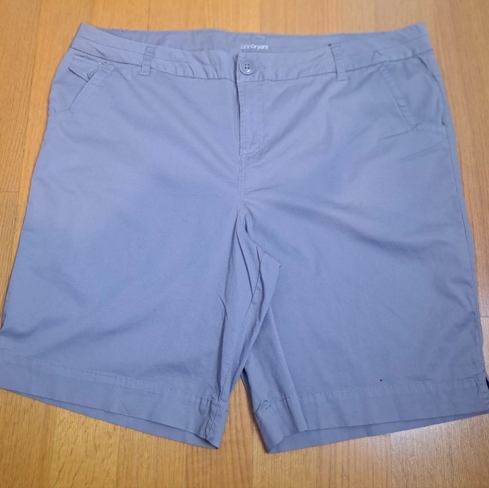 Lane Bryant Women's Flat Front Chino Summer Shorts High-Rise Gray Size 24